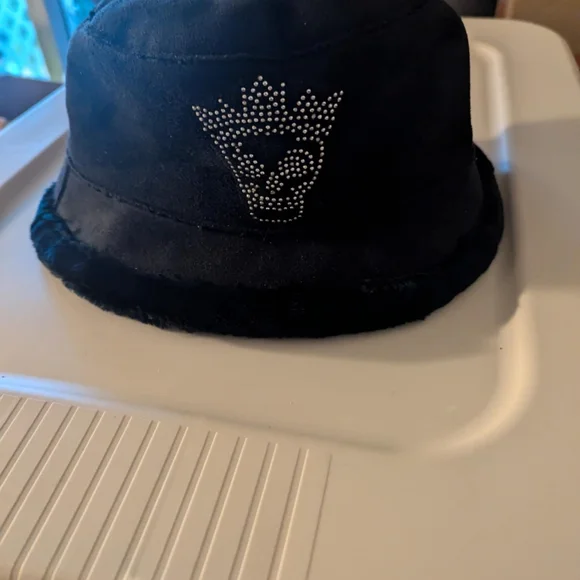 Black Bucket Hat with Rhinestone Skull Design - Picture 3 of 5